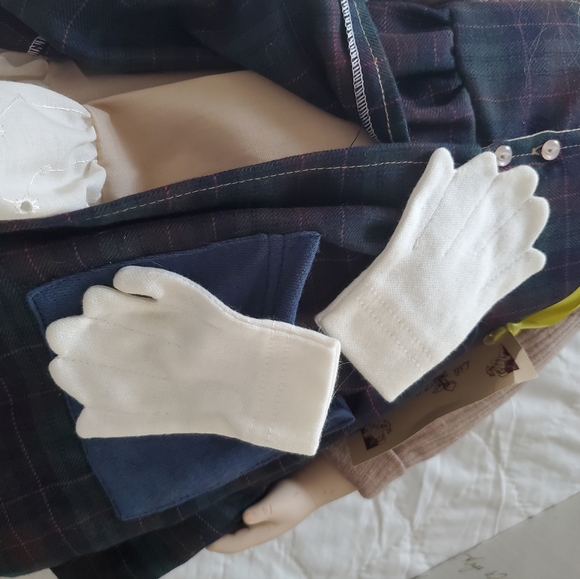 KAYE WIGGS 24 PORCELAIN DOLL - Picture 14 of 16